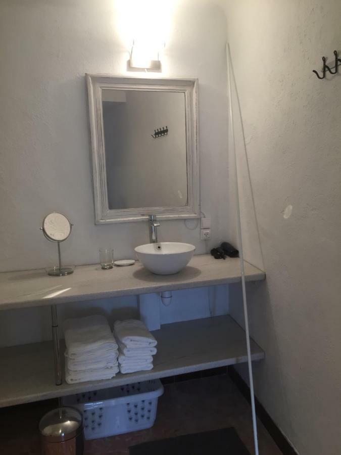 La Maison Blanche Aux Volets Blues Laroque-des-Alberes ภายนอก รูปภาพ